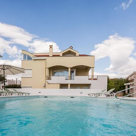 With A Swimming Pool - 5943 شقة