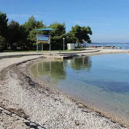 With A Swimming Pool - 5943 * 扎达尔