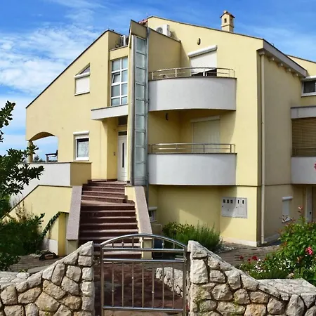 公寓 With A Swimming Pool - 5943 扎达尔