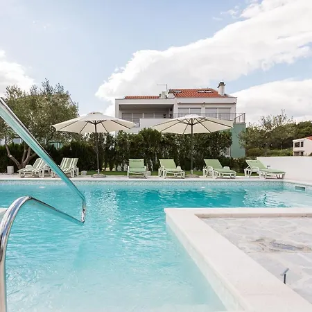 With A Swimming Pool - 5943 * ザダル