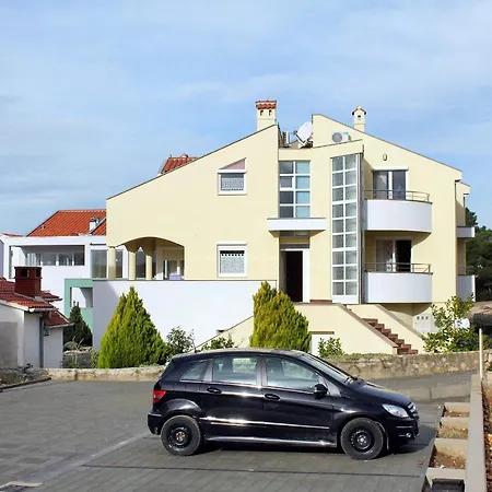 公寓 With A Swimming Pool - 5943 *