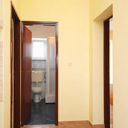 With A Swimming Pool - 5943 扎达尔