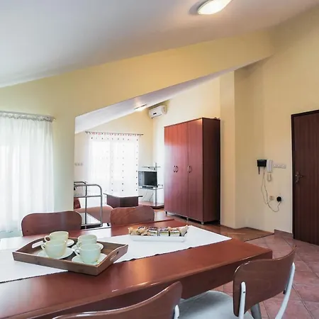 With A Swimming Pool - 5943 * ザダル