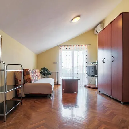 公寓 With A Swimming Pool - 5943