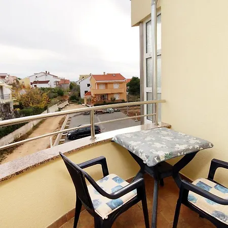 アパート With A Swimming Pool - 5943