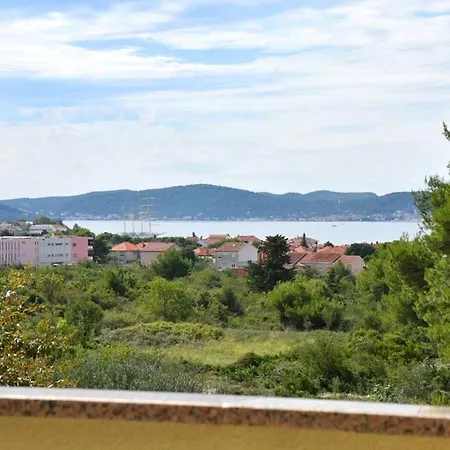 With A Swimming Pool - 5943 * 扎达尔