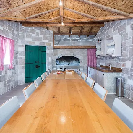 アパート With A Swimming Pool - 5943