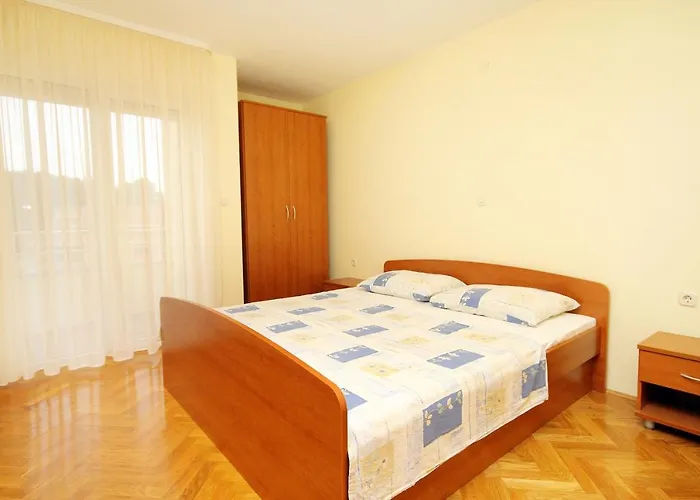 With A Swimming Pool - 5943