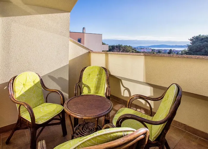 With A Swimming Pool - 5943